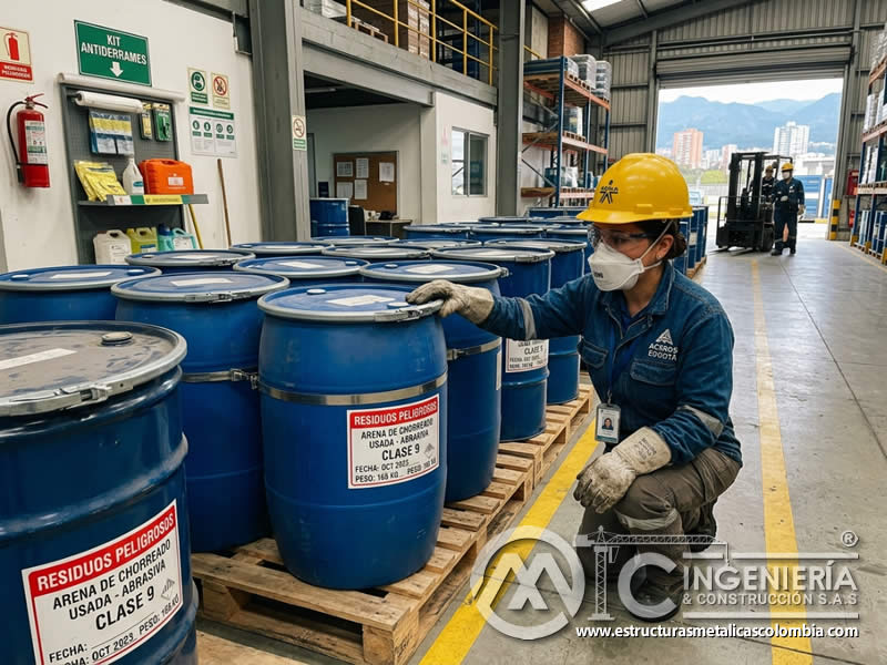 Almacenamiento de residuos de limpieza abrasiva en contenedores cerrados y rotulados en Bogotá, Colombia. Montajes, Ingeniería y Construcción. MIC SAS. Almacenamiento de residuos de limpieza abrasiva en contenedores cerrados y rotulados en Bogotá, Colombia. Montajes, Ingeniería y Construcción. MIC SAS.
